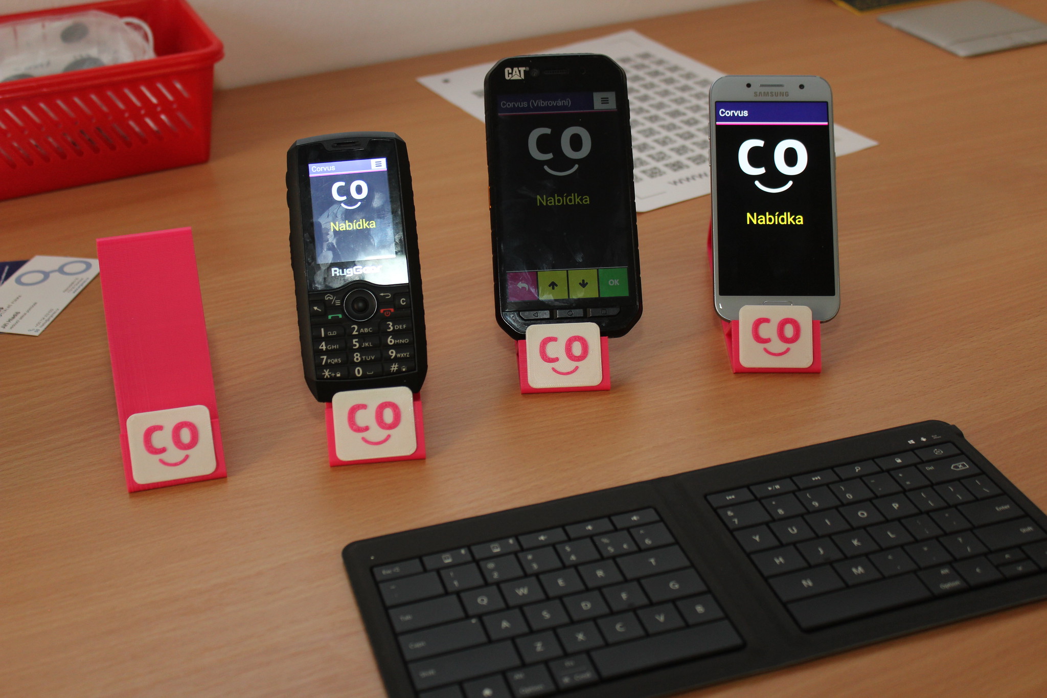 Mobilní telefon COrvus